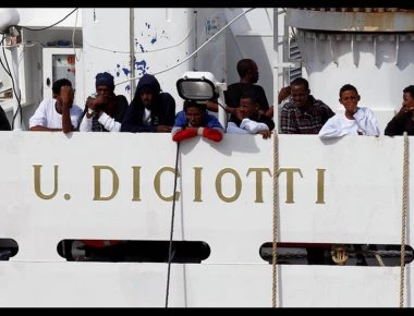 Ιταλία: Απεργία πείνας ξεκίνησαν οι 150 παράνομοι μετανάστες που είναι εγκλωβισμένοι στο πλοίο